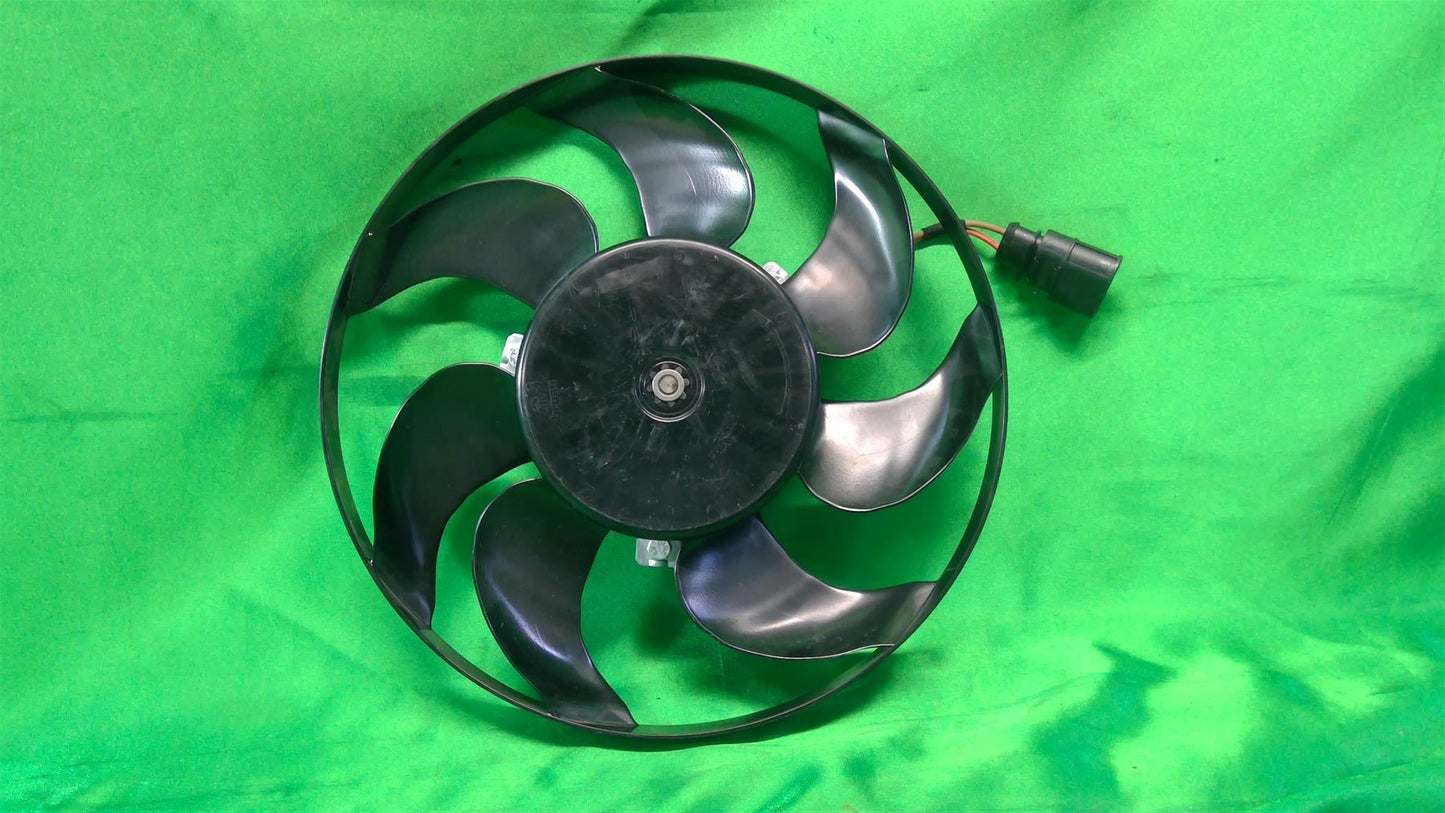 05-22 Beetle CC Eos GTI Jetta Passat R32 Rabbit Sportwagen Tiguan Engine Cooling Fan1KM959455E