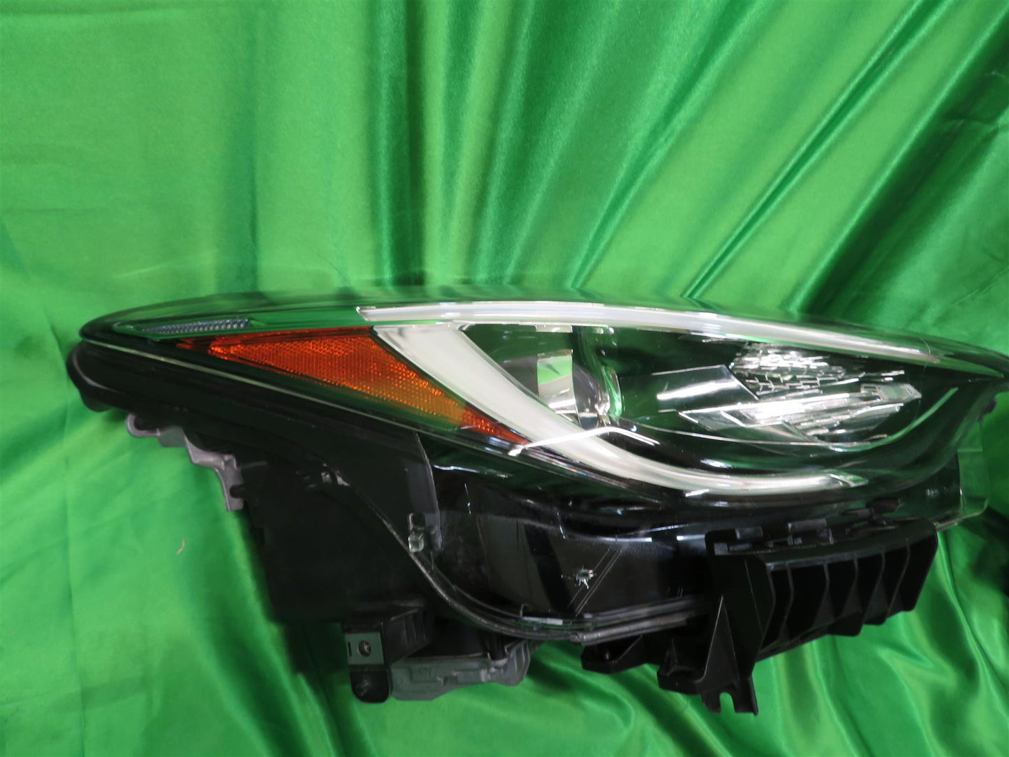 16-19 QX30 Passenger LED Xenon Headlight 260105DC5C