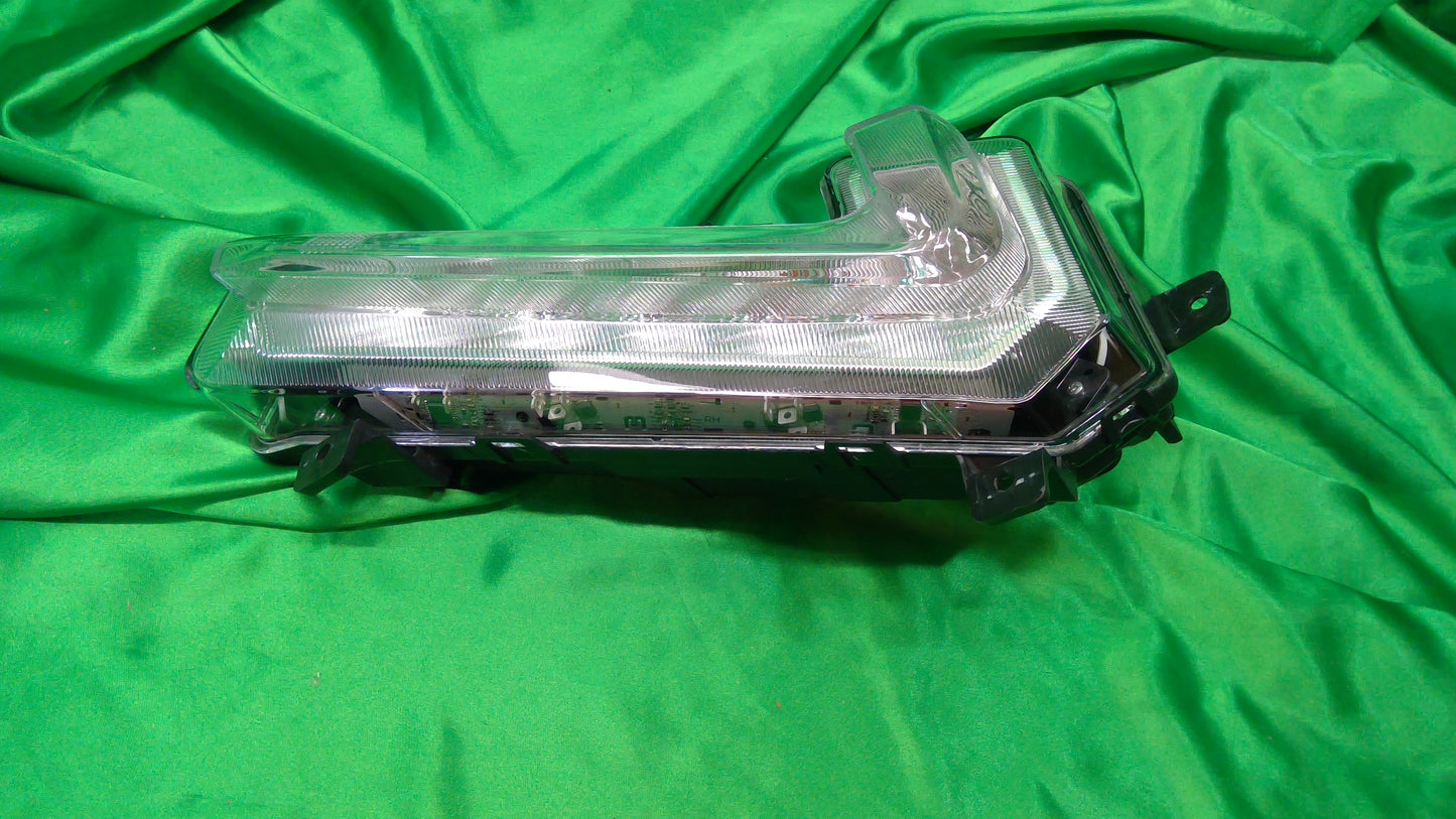 16-18 Malibu Right Fog Light New 22982838