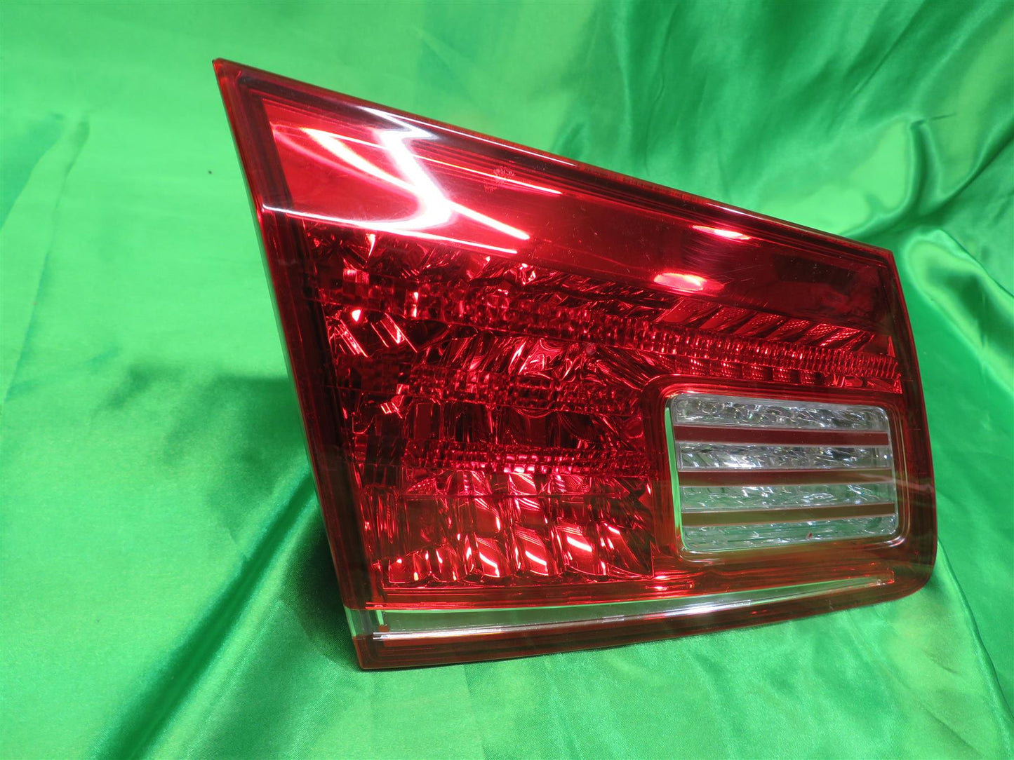 10-12 Lexus ES350 Left Tail light Trunk Lid Mounted 8159133090