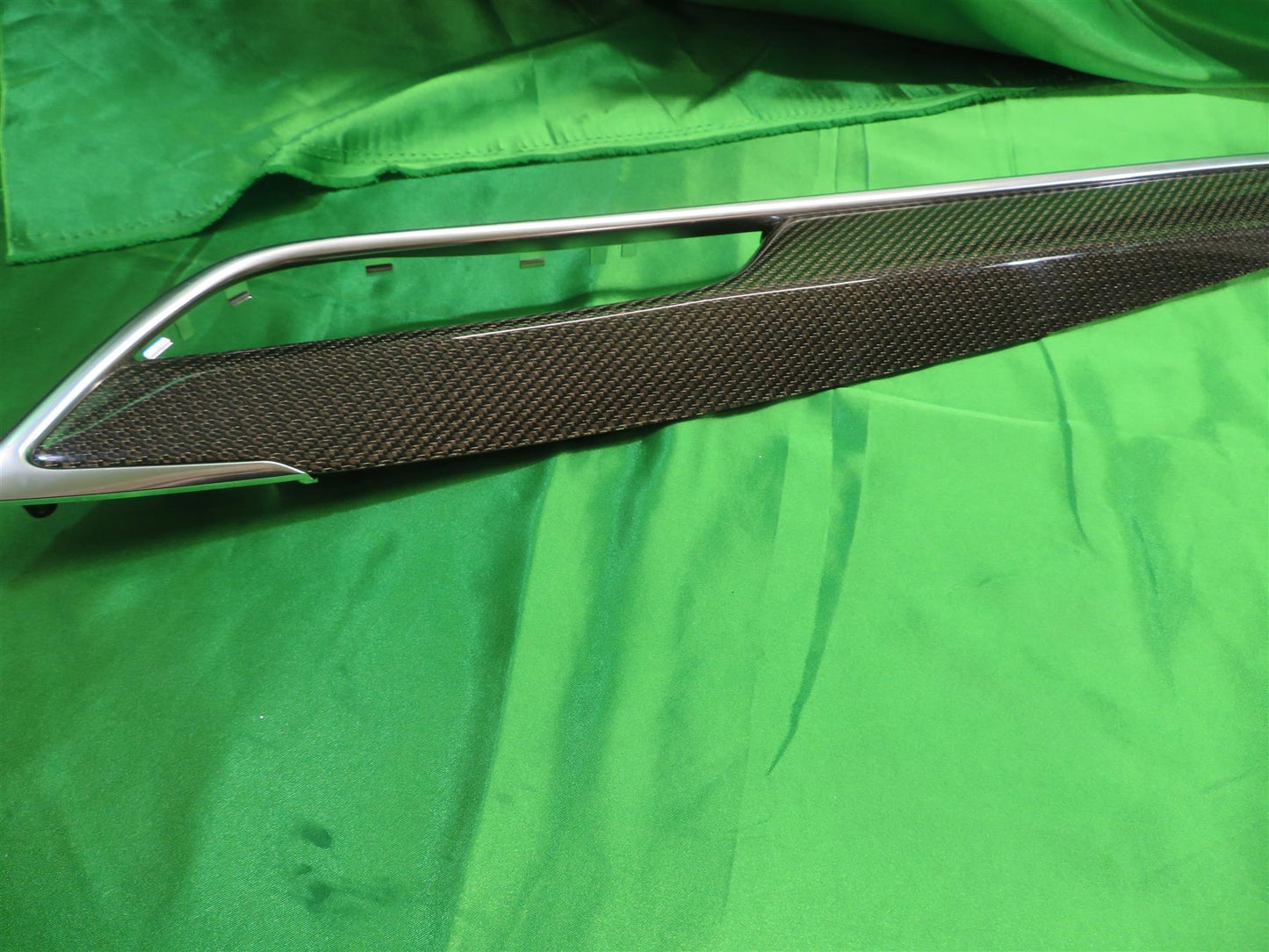 20-23 XT5 Left Front Inner Door Applique 84370890