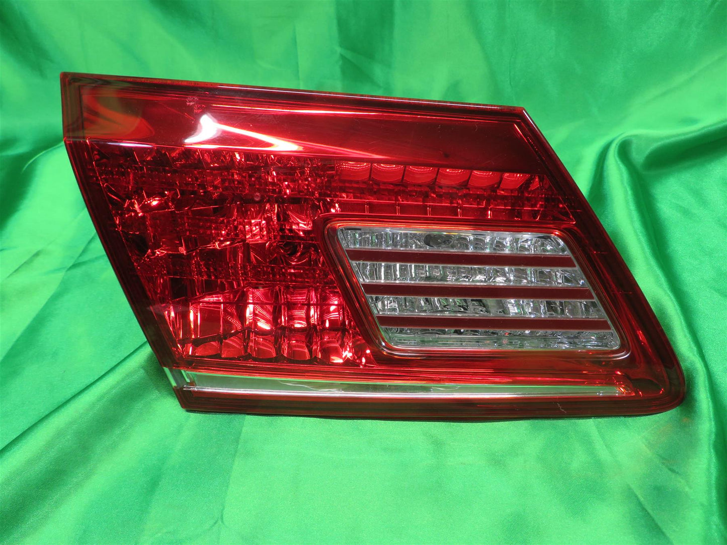 10-12 Lexus ES350 Left Tail light Trunk Lid Mounted 8159133090