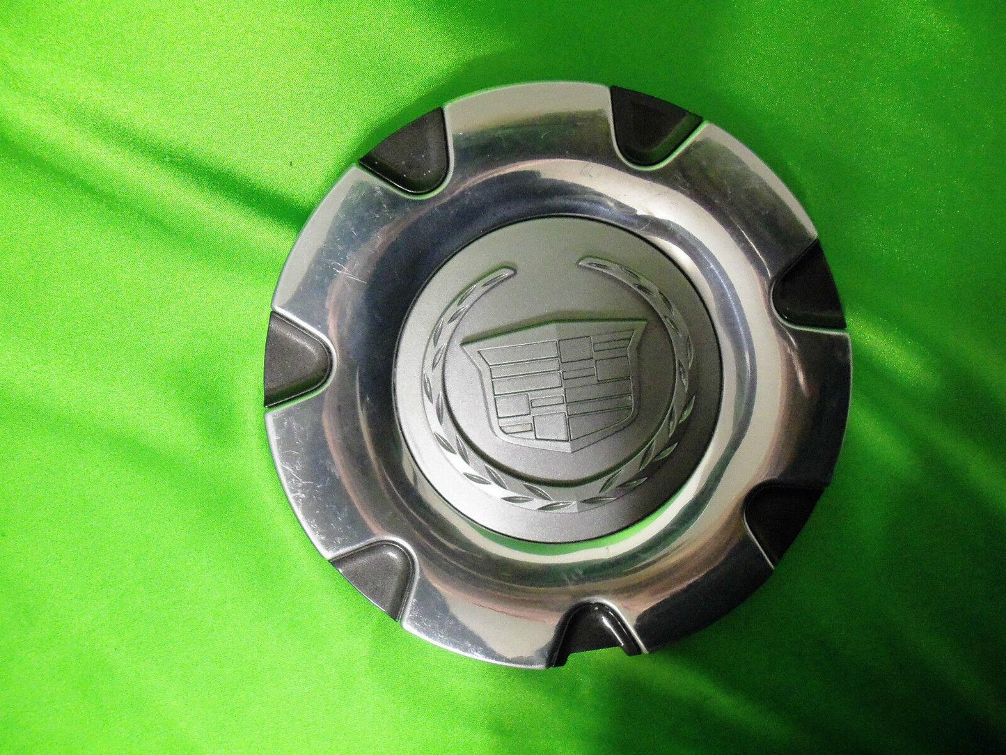 2004 SRX Wheel Center Cap--Set of 2 09594307