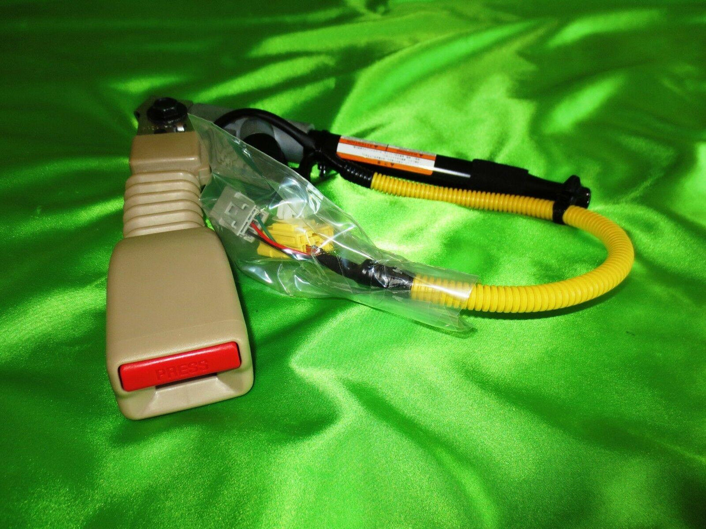 05-06 CR-V Right Front Seat Belt Buckle  04813S9AA51ZB