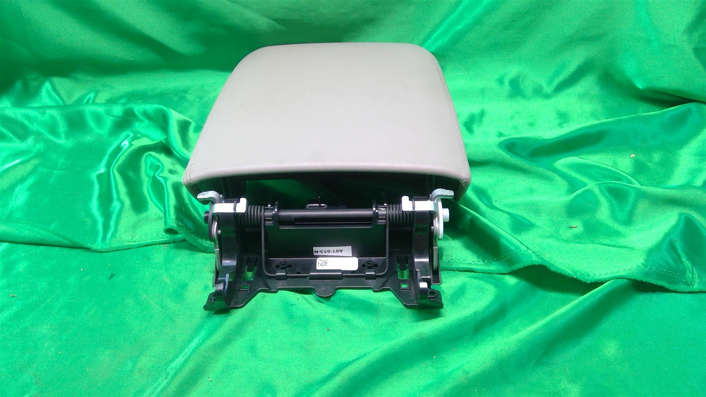 18-20 Atlas Console Armrest  3CN864207CZAI