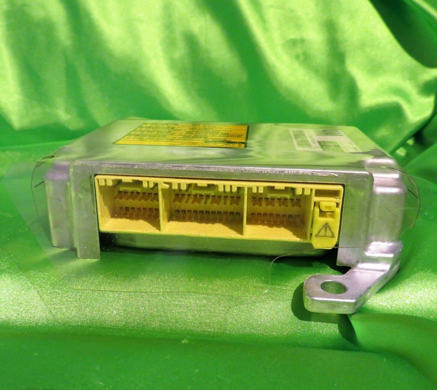 04-06 GX470 SRS Body Control Module 0400628260