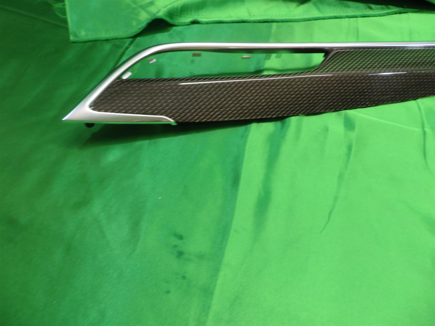 20-23 XT5 Left Front Inner Door Applique 84370890