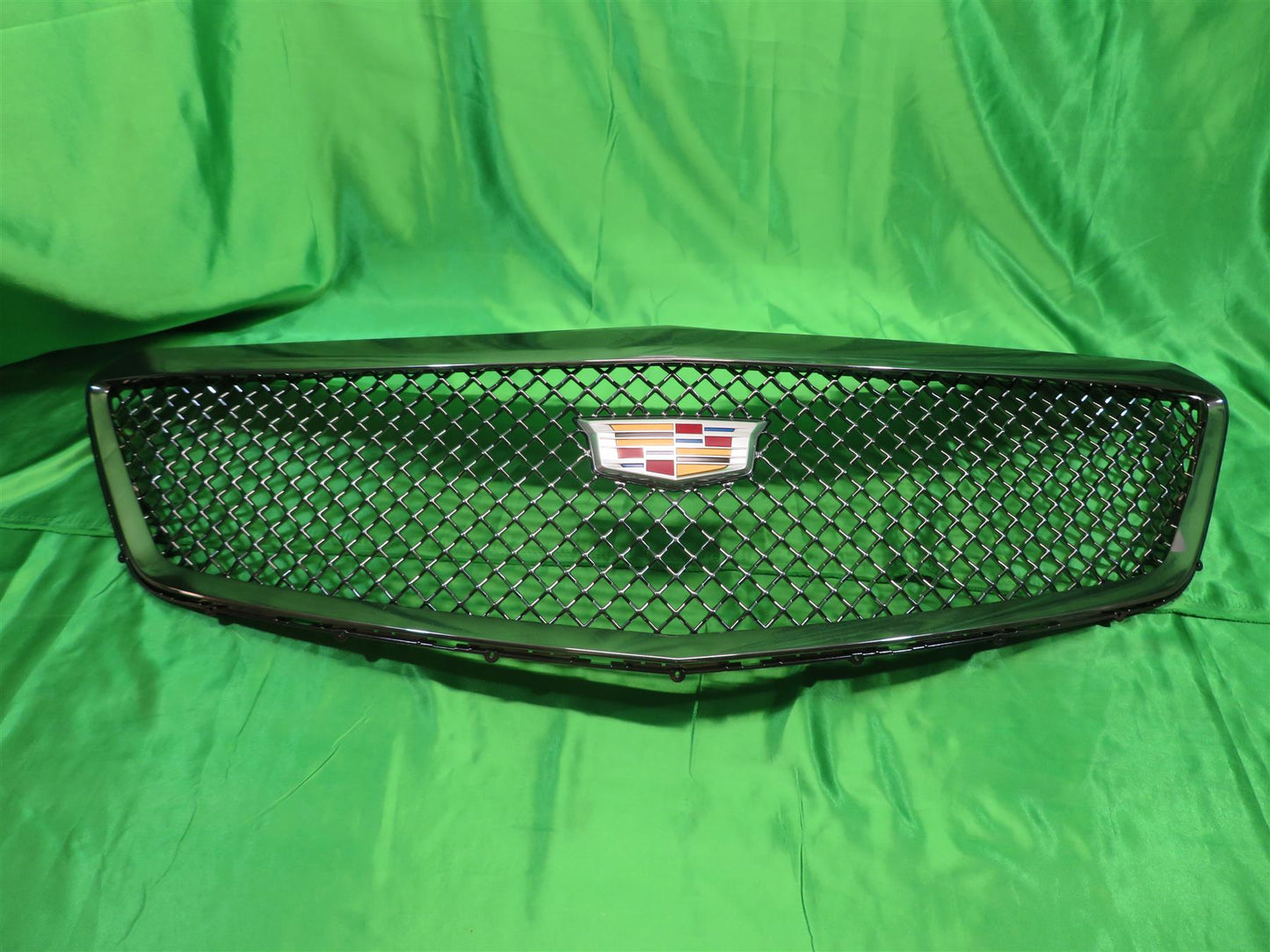 16-19 Genuine Cadillac CTS-V Black Grille w/Surround 23185922