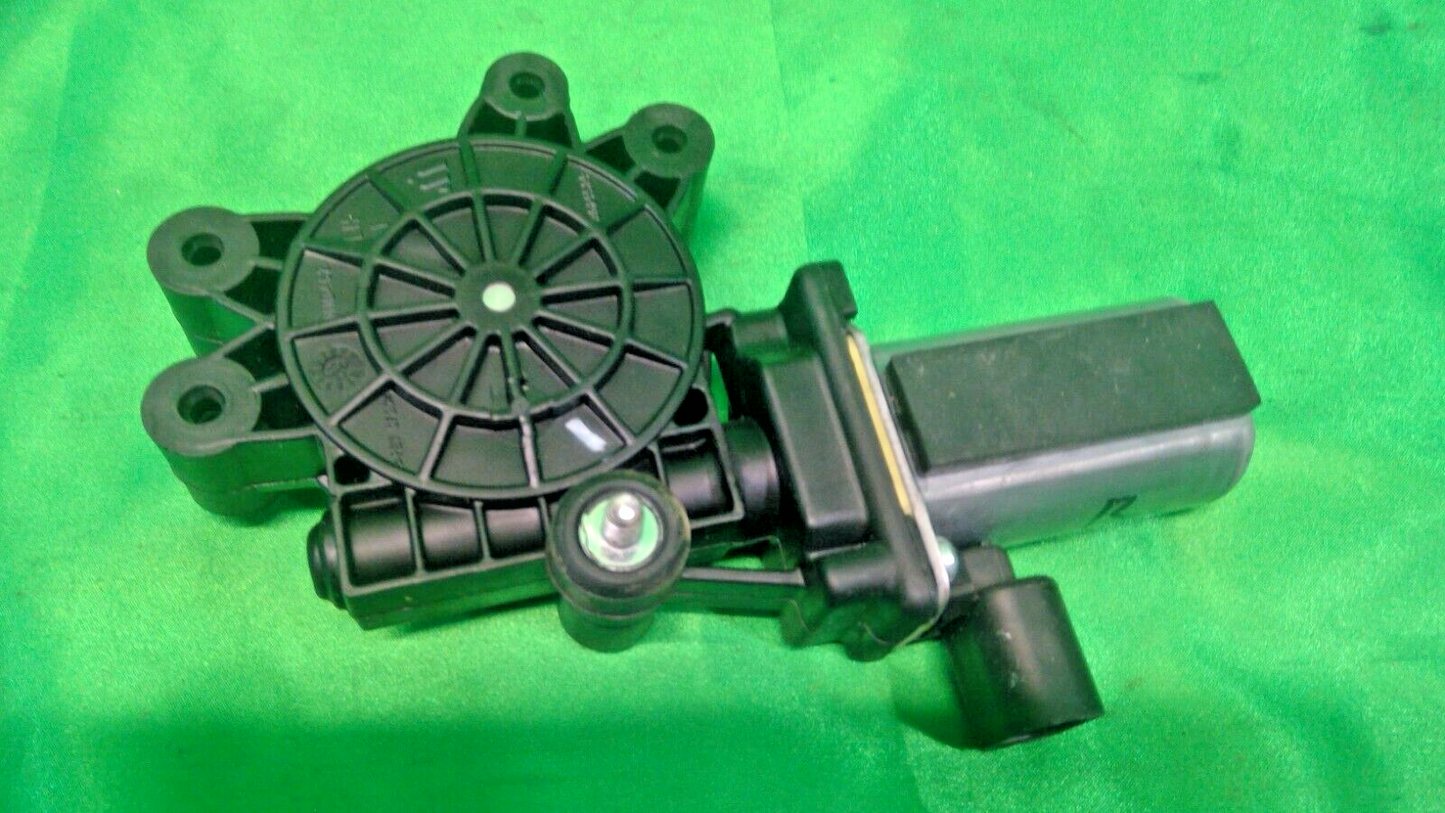 12-17 Fiat500 Left Window Regulator Motor 3029535C