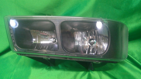 03-21 Express Savanah Right Headlight 15879432