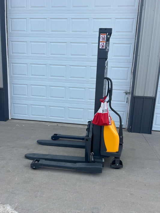 straddle lift/electric stacker 2200LB Capacity 118" Lift