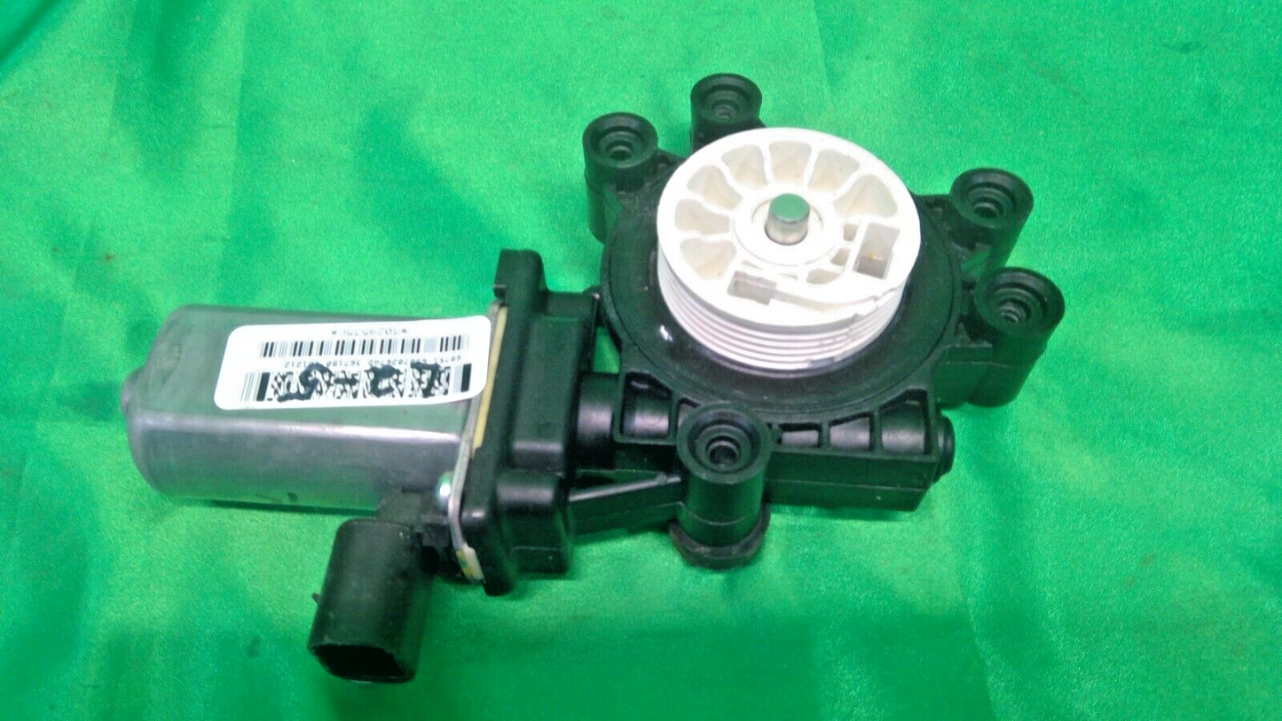 12-17 Fiat500 Left Window Regulator Motor 3029535C